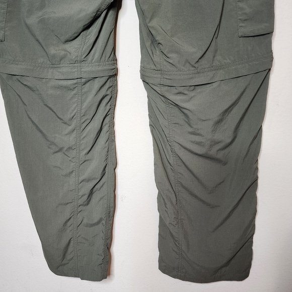 Columbia Green Convertible hiking pants. 2 belts. Zip off legs. Men's size 38x30 - Picture 6 of 16